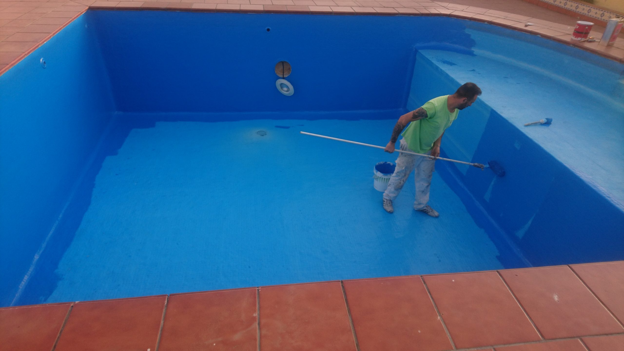pintura exterior para piscinas